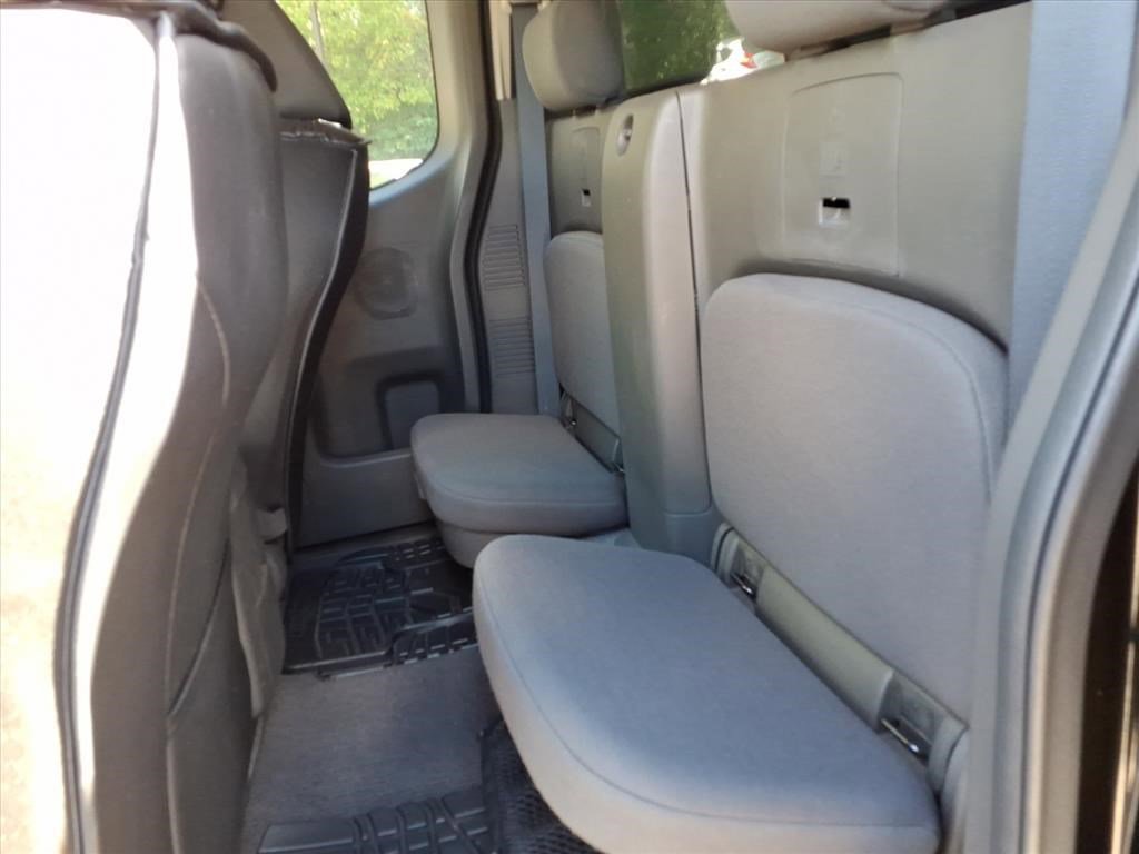 2016 Nissan Frontier S photo 18
