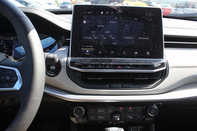 2025 Jeep Compass Limited photo 3