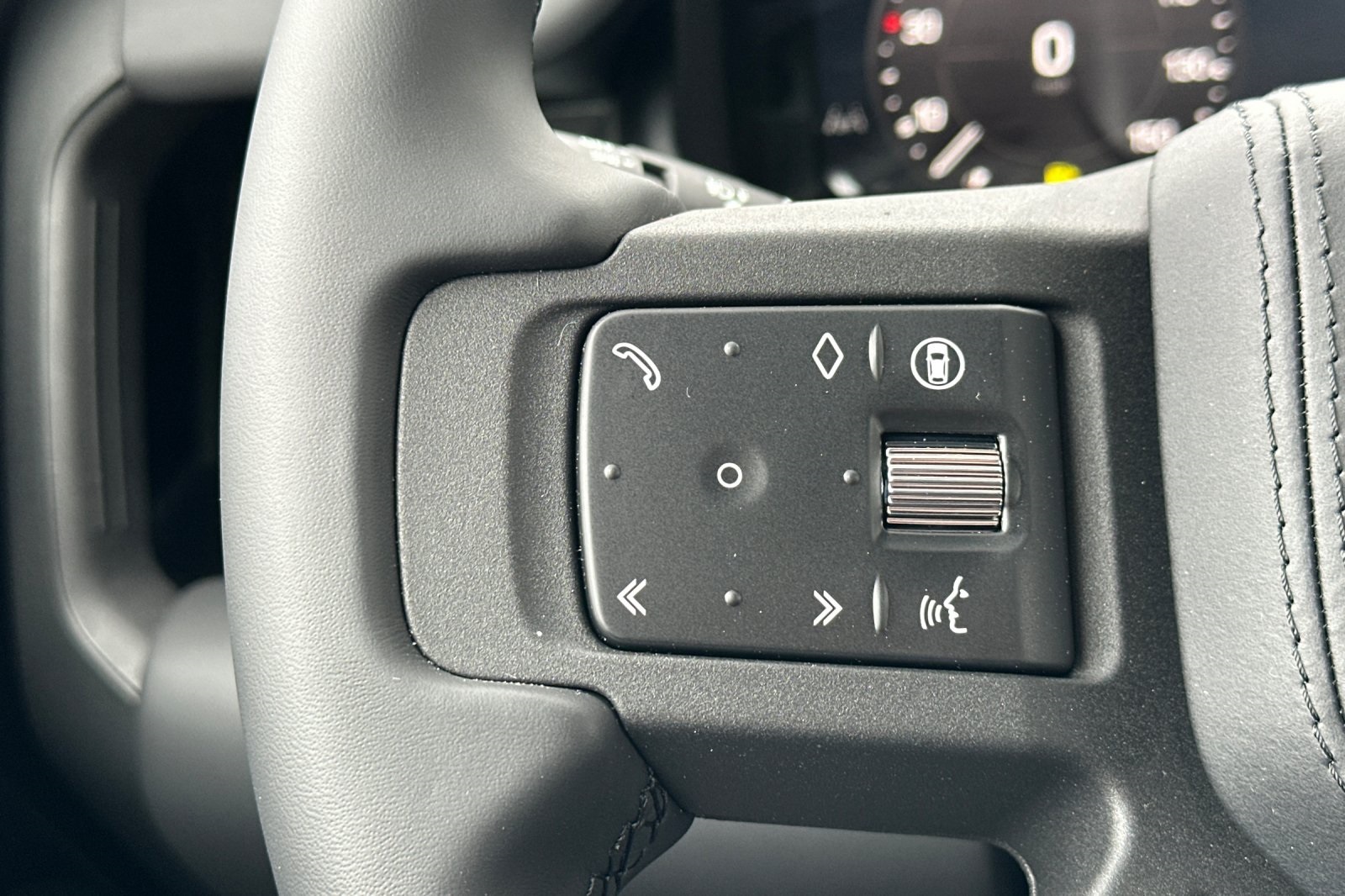 2025 Land Rover Defender 110 X photo 25