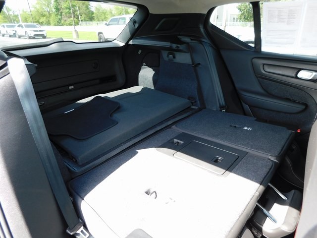 2024 Volvo XC40 Core photo 25