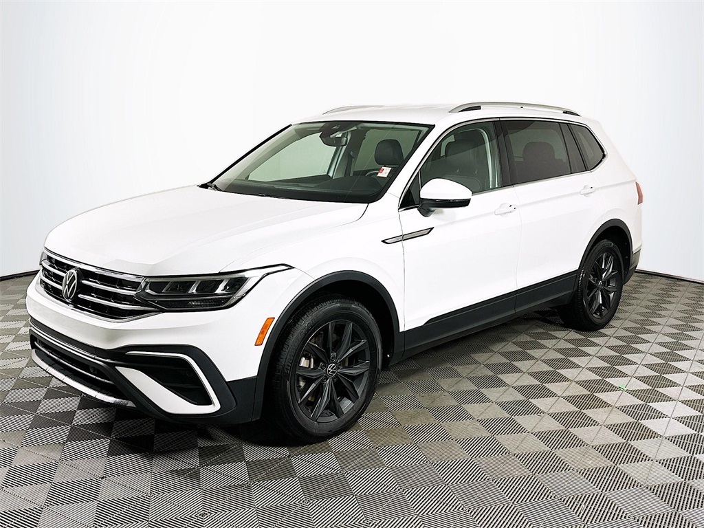 2024 Volkswagen Tiguan SE's photo