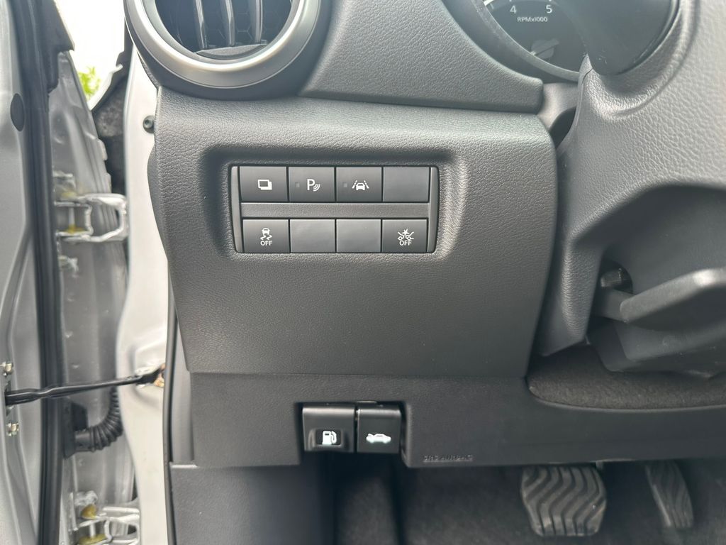 2025 Nissan Versa 1.6 S photo 15