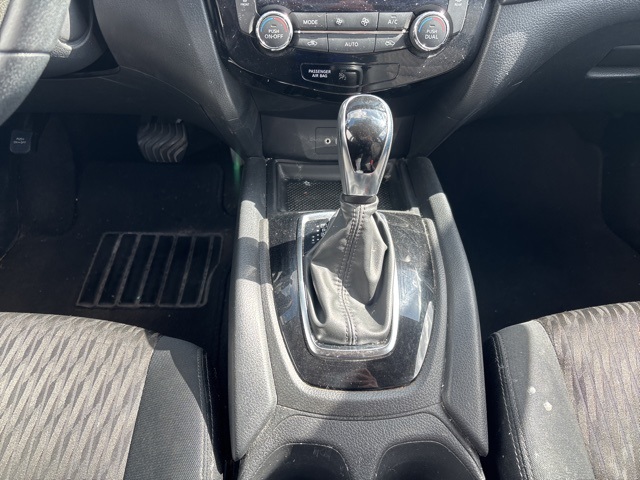 2019 Nissan Rogue SV photo 12