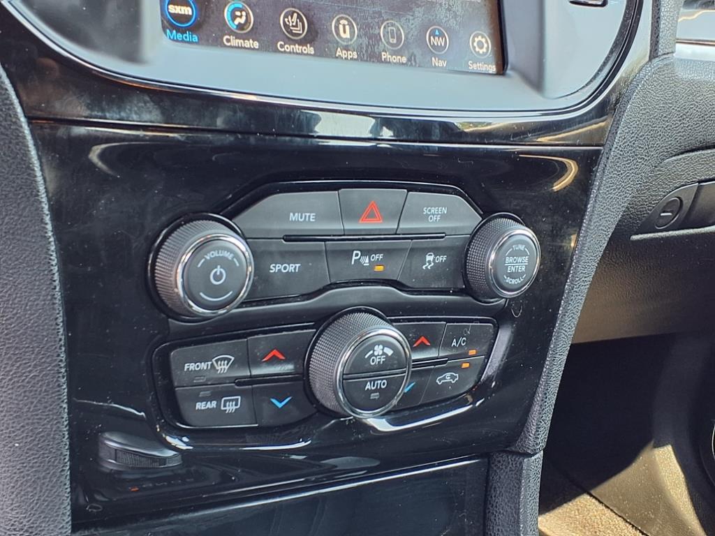 2020 Chrysler 300 photo 10