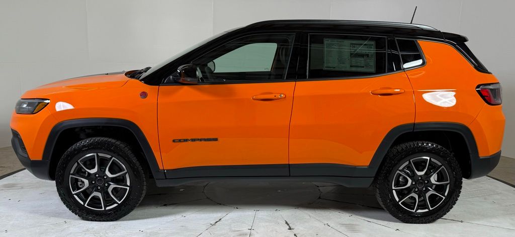 2026 Jeep Compass Trailhawk photo 4
