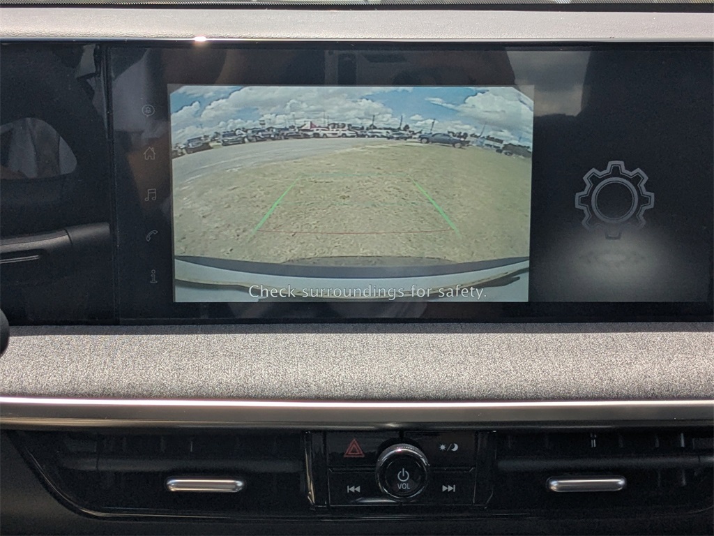 2025 Nissan Kicks SV photo 25