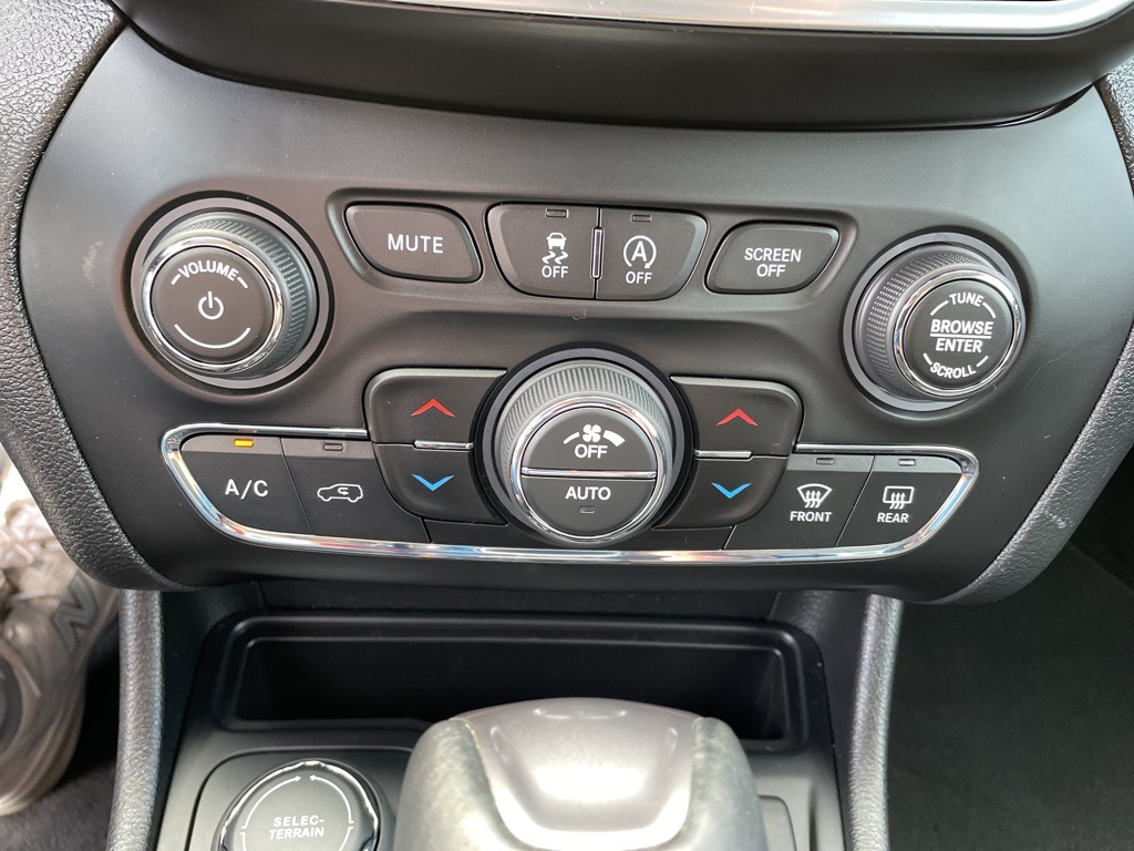 2019 Jeep Cherokee Limited photo 10