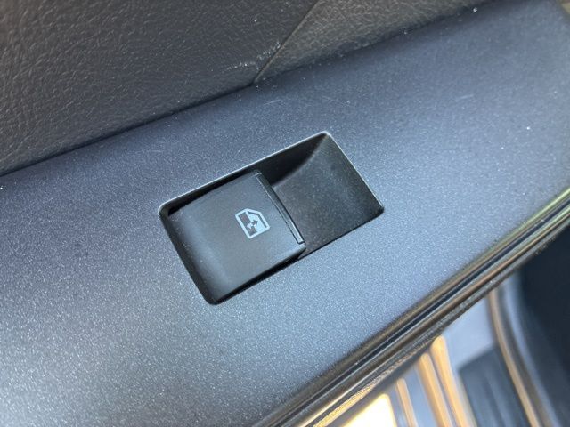 2017 Toyota Camry XLE XSE photo 18