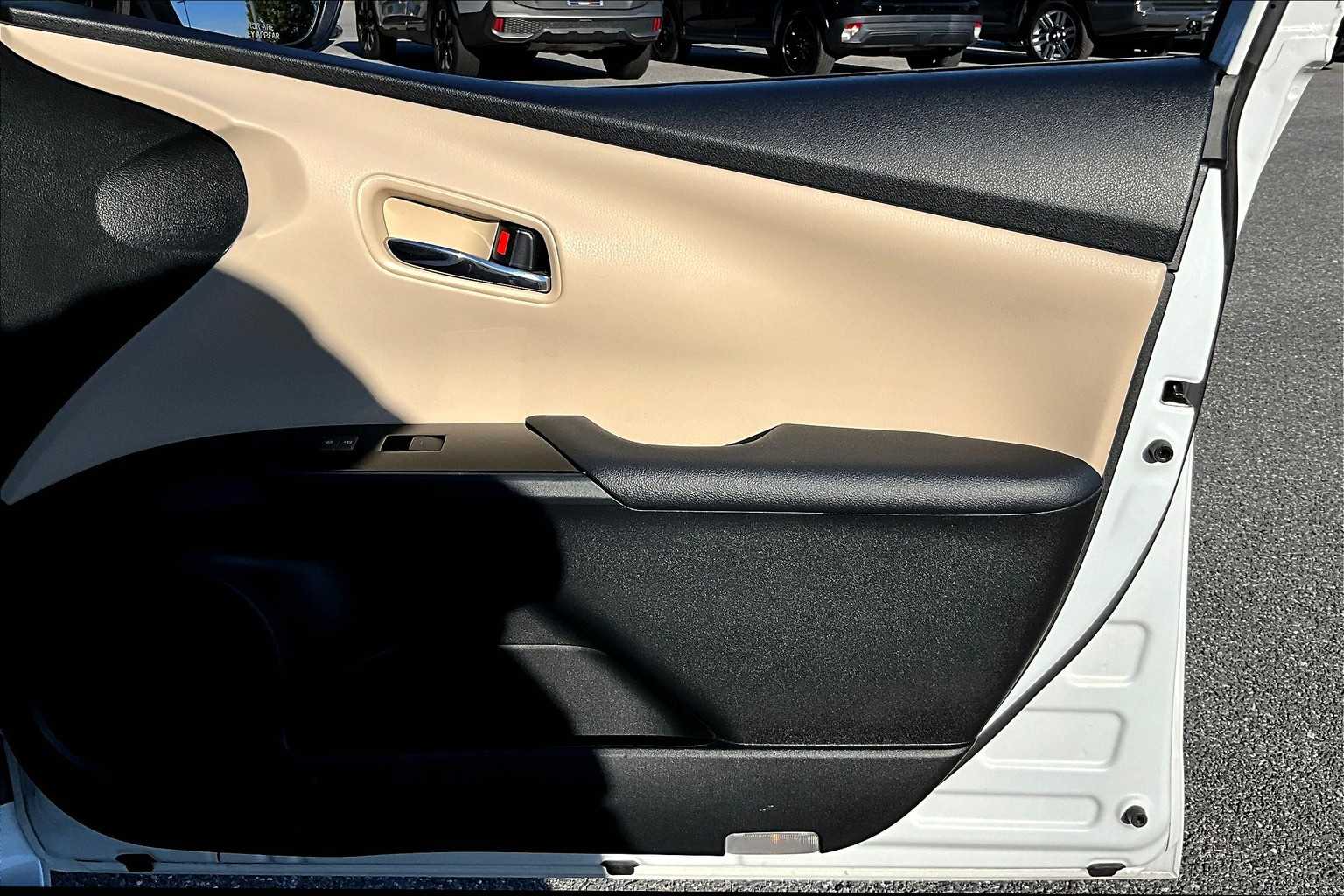 2022 Toyota Prius LE photo 20