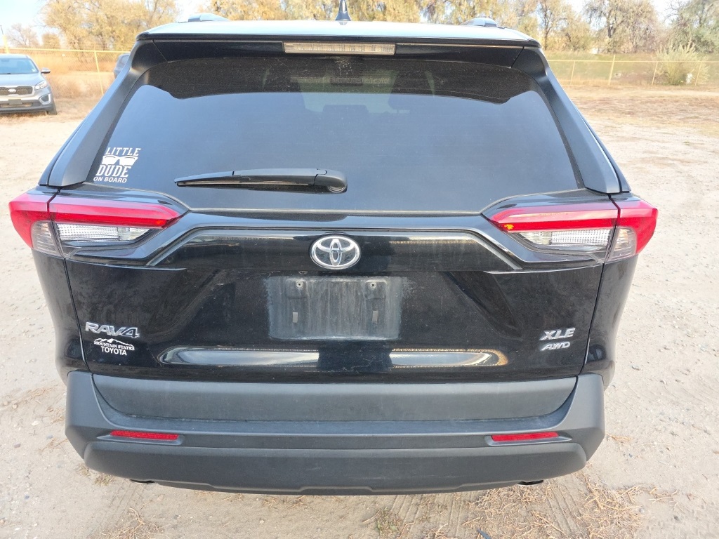 2021 Toyota RAV4 XLE photo 4