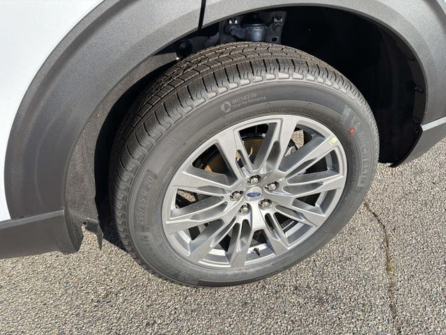 2025 Ford Explorer photo 4