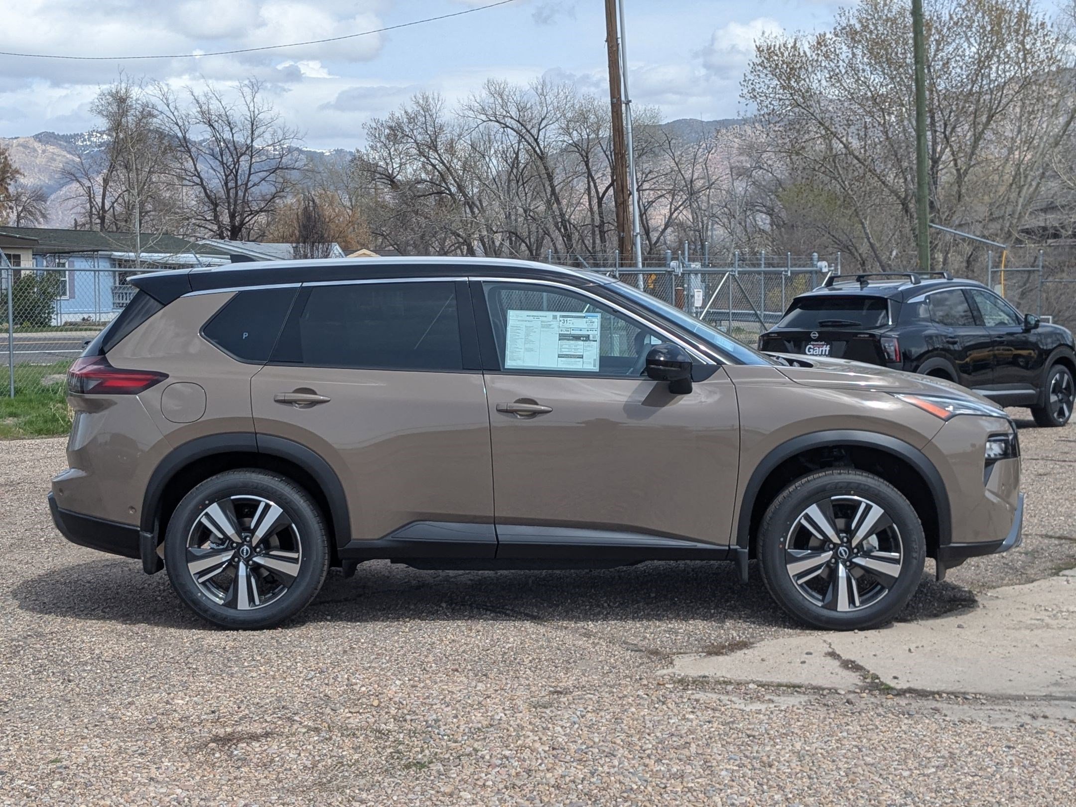 2025 Nissan Rogue SL photo 2