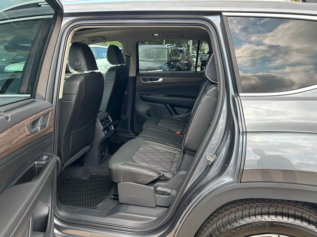 2025 Volkswagen Atlas SEL Premium R-Line photo 43