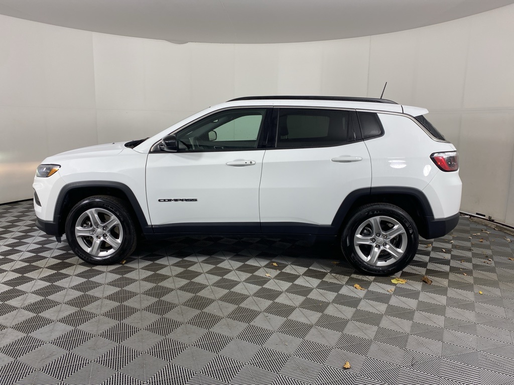 2023 Jeep Compass Latitude photo 4