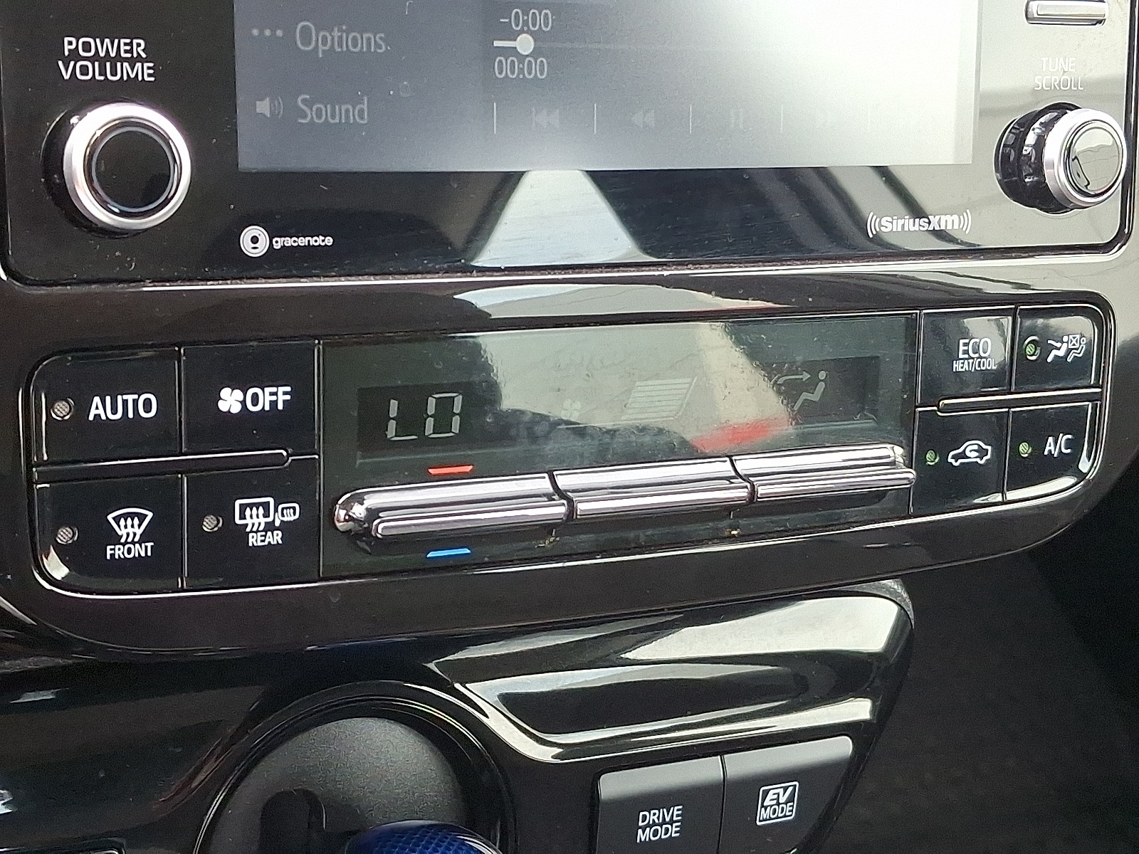 2022 Toyota Prius L Eco photo 16