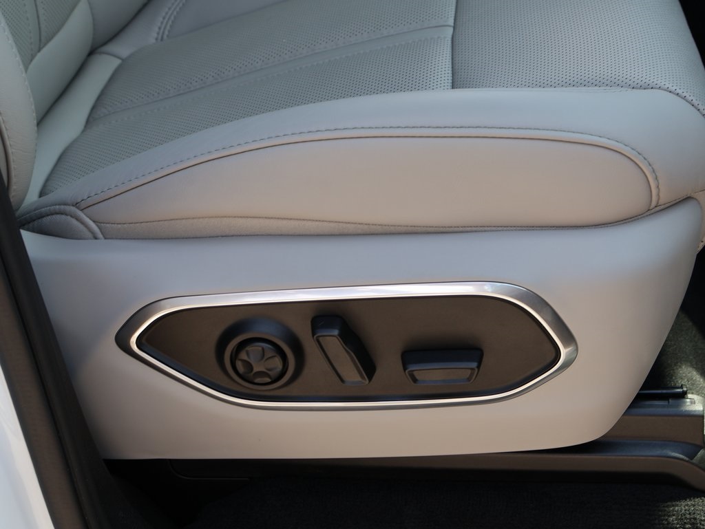 2025 Jeep Wagoneer L Series III photo 10