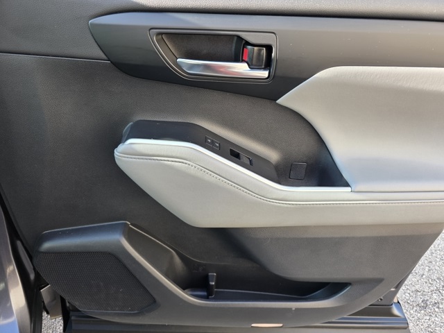 2021 Toyota Highlander Hybrid XLE photo 12