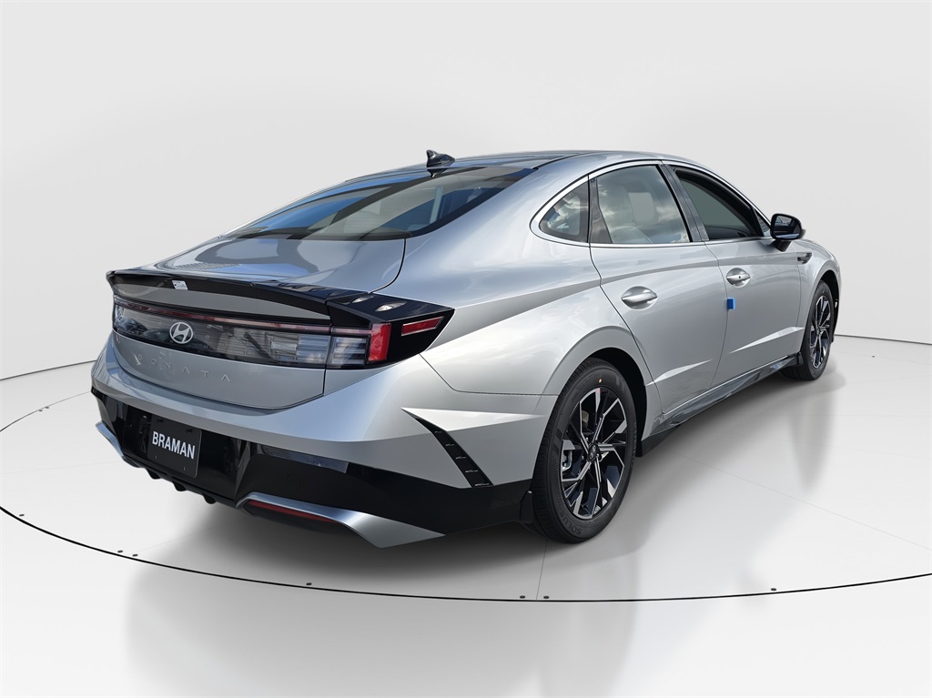 2025 Hyundai Sonata SEL photo 3