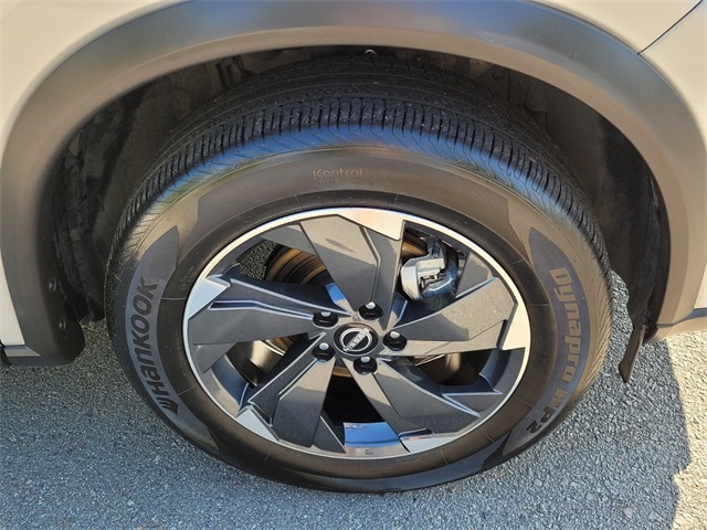 2024 Nissan Rogue SV photo 17