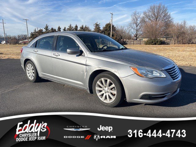 2013 Chrysler 200 Touring's photo