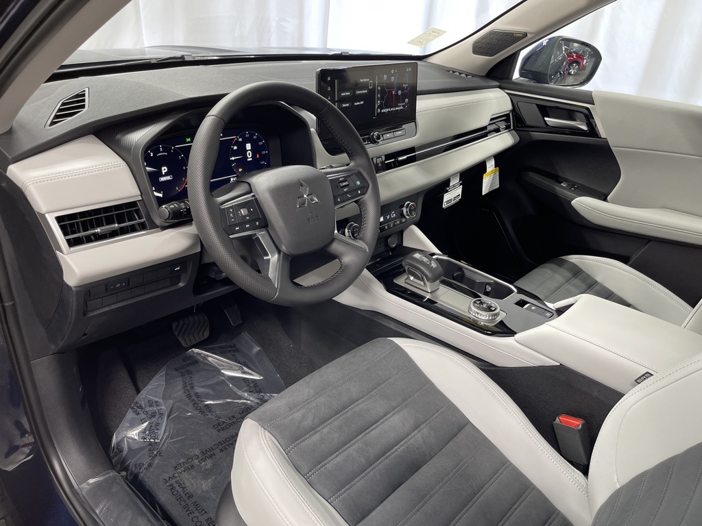 2025 Mitsubishi Outlander SE photo 18
