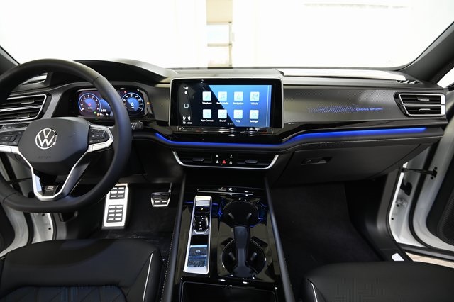 2026 Volkswagen Atlas Cross Sport SEL Premium R-Line photo 2