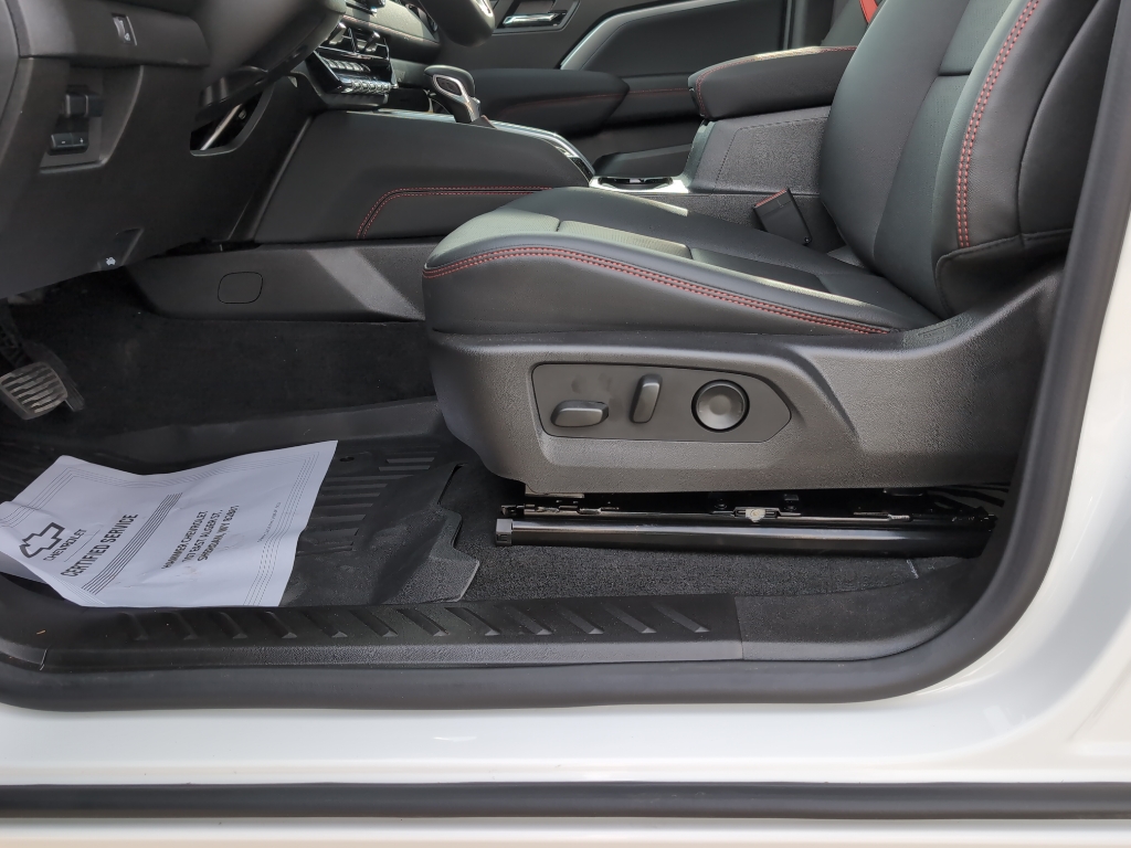2025 Chevrolet Colorado Z71 photo 27