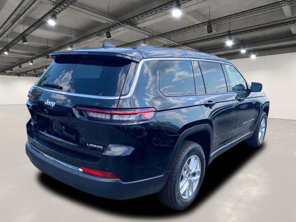 2025 Jeep Grand Cherokee Laredo X photo 3