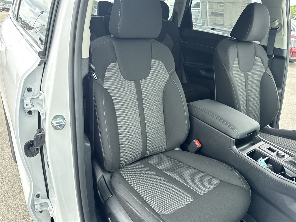 2025 Kia Sorento LX photo 28