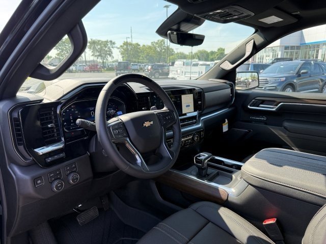 2025 Chevrolet Silverado 1500 High Country photo 12