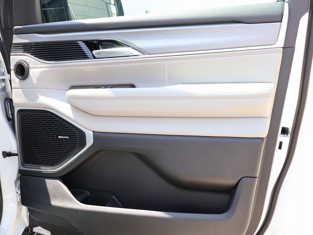 2025 Jeep Wagoneer L Series III photo 8