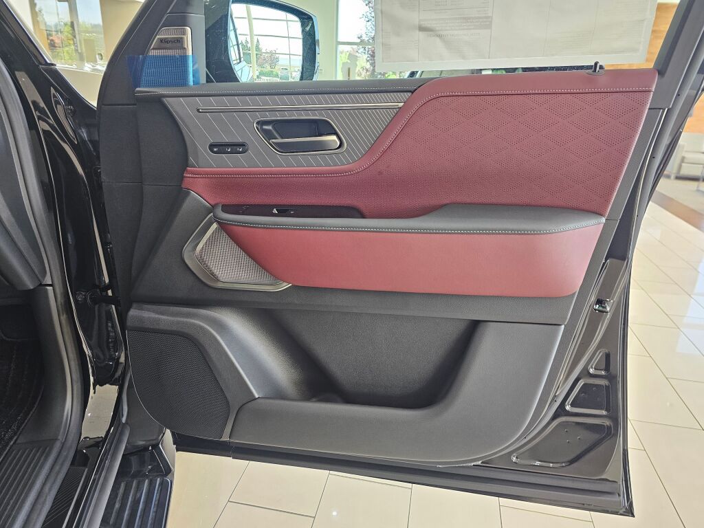 2025 Infiniti QX80 photo 10