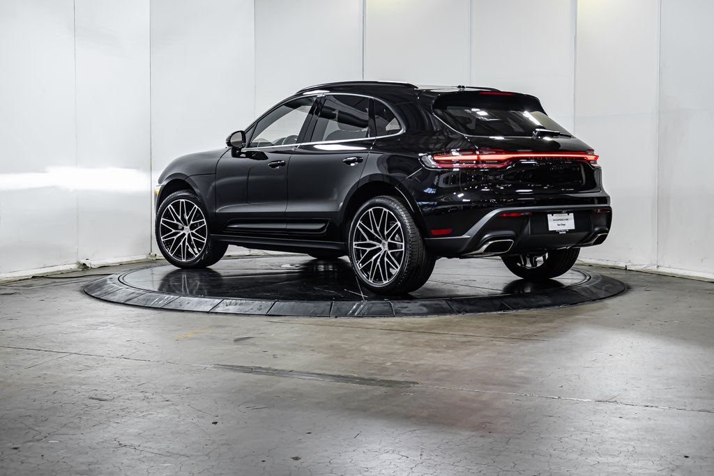 2025 Porsche Macan T photo 2
