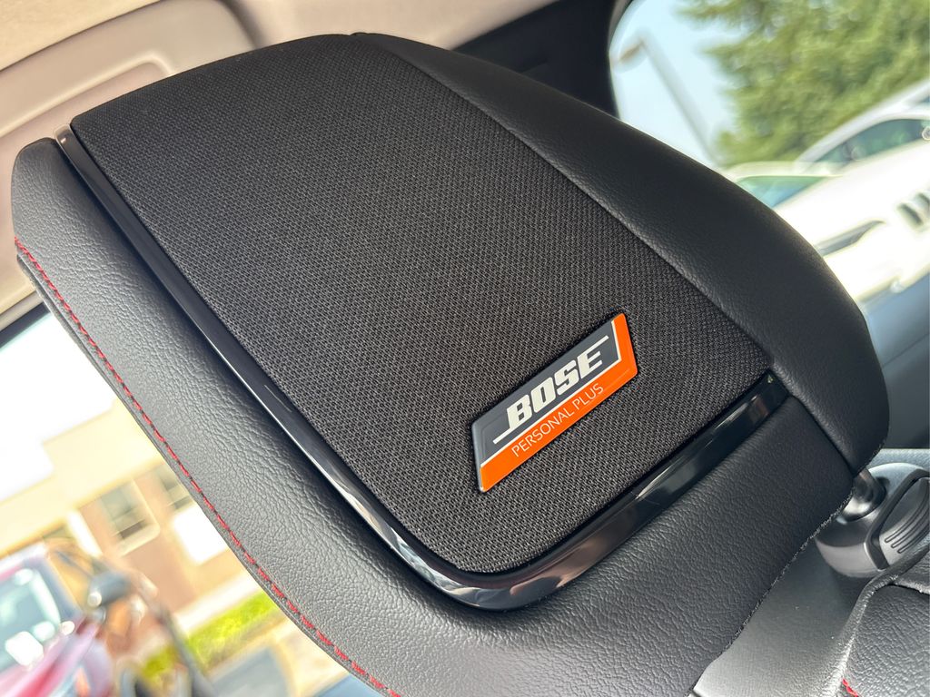 2025 Nissan Kicks SR photo 14