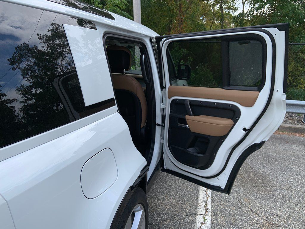 2025 Land Rover Defender 110 X-Dynamic SE photo 13