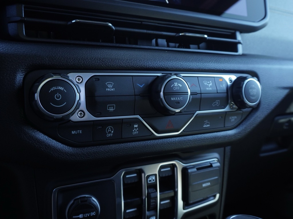 2025 Jeep Gladiator Sport photo 16