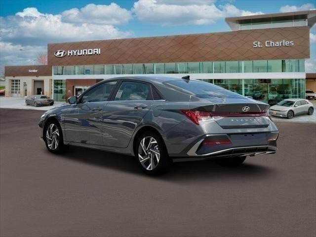 2024 Hyundai Elantra SEL Convenience photo 3