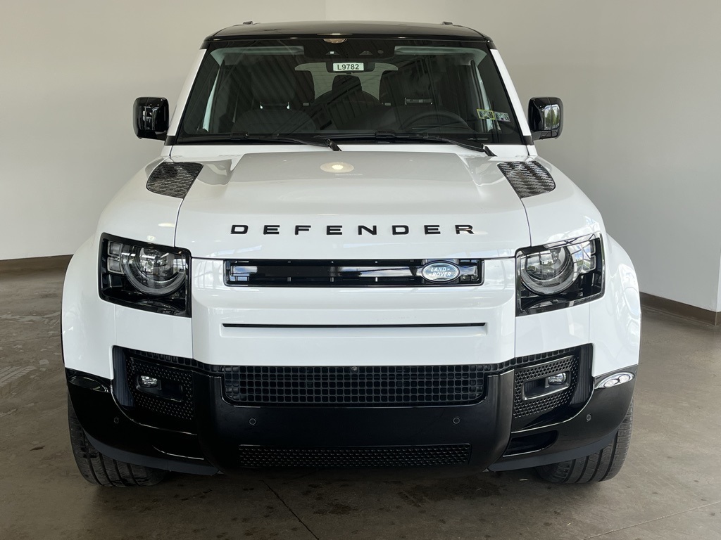 2025 Land Rover Defender 130 X-Dynamic SE photo 2