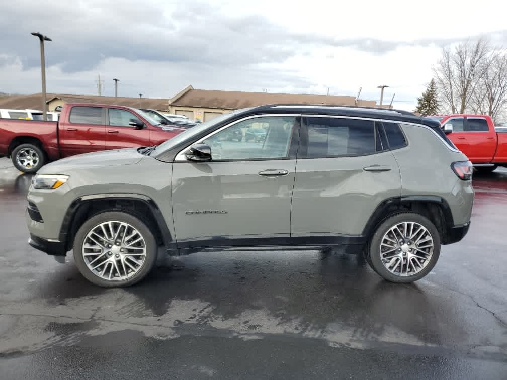 2022 Jeep Compass Limited photo 2