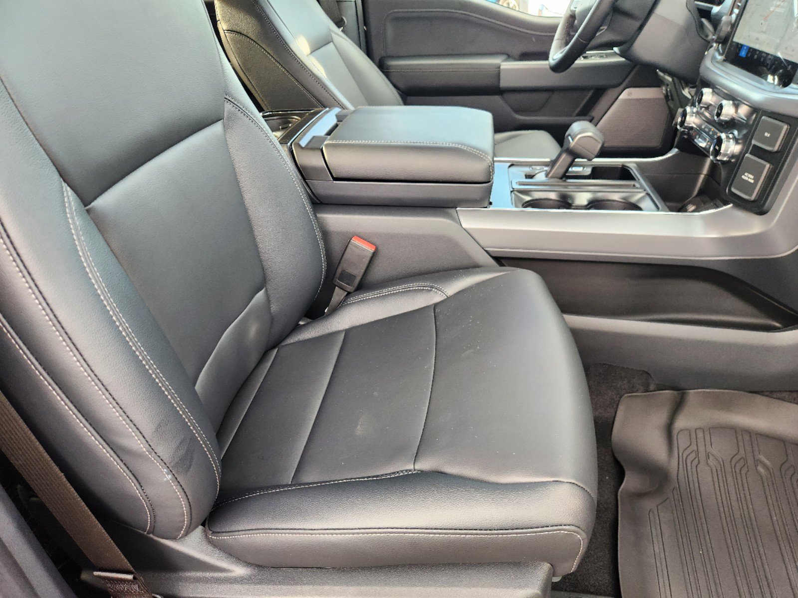 2025 Ford F-150 XLT photo 10