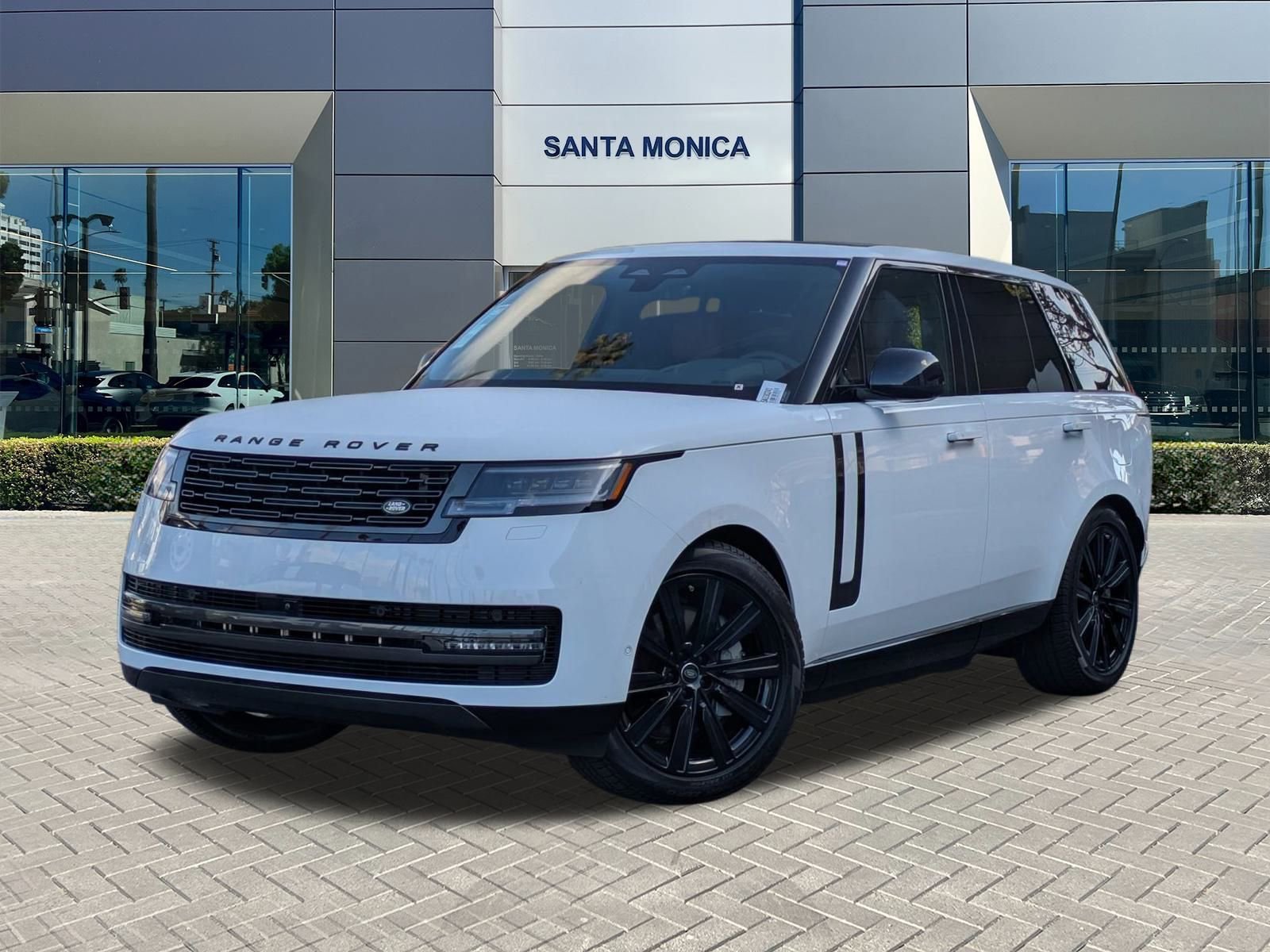 2025 Land Rover Range Rover SE's photo