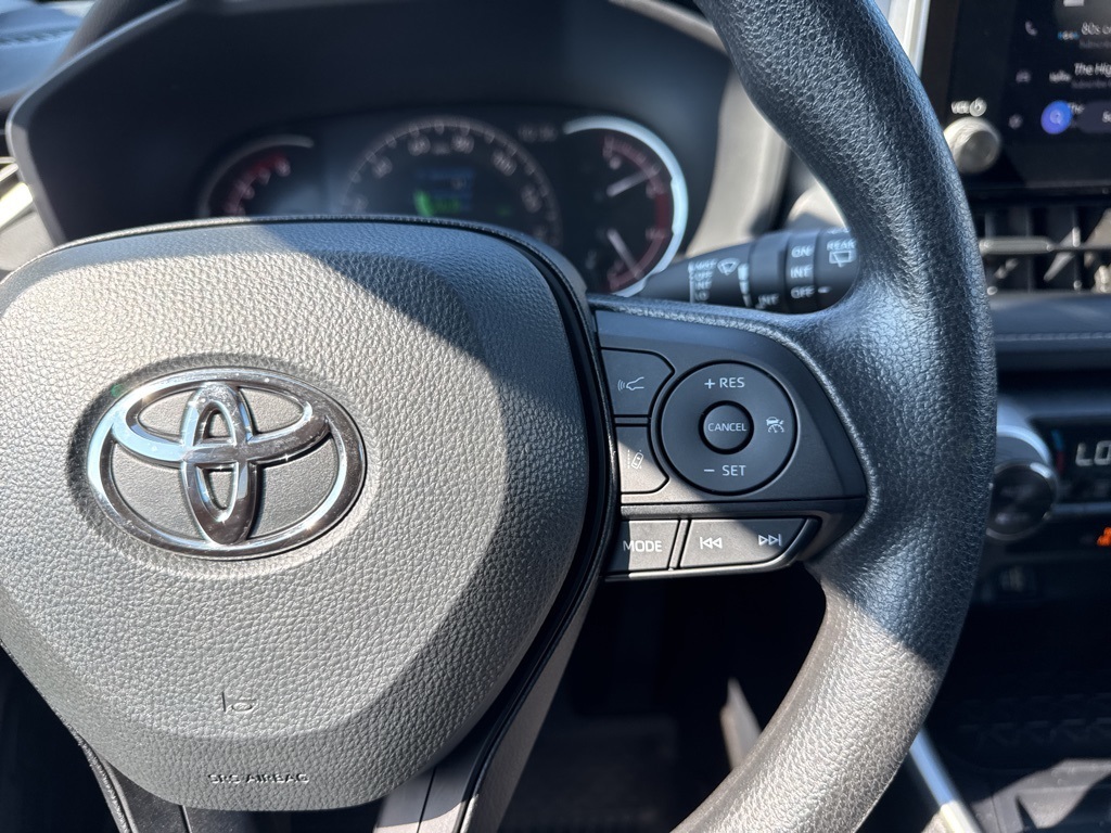 2025 Toyota RAV4 XLE photo 16