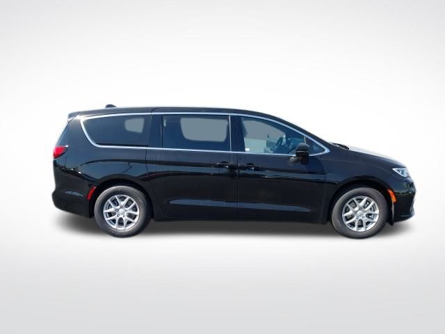 2026 Chrysler Pacifica photo 23