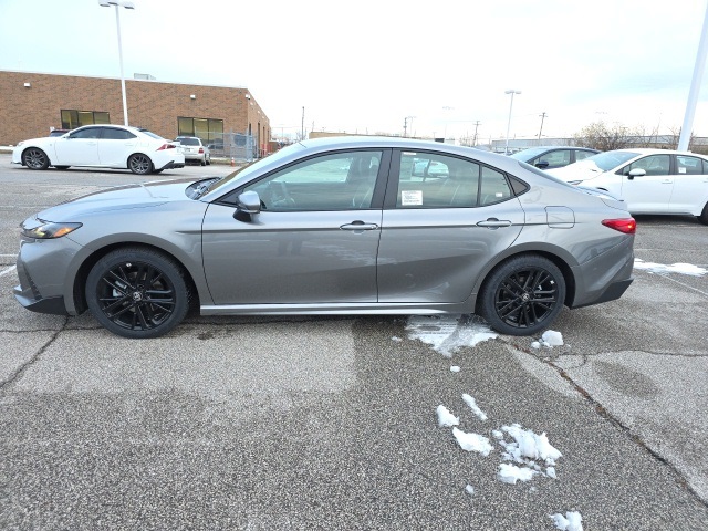 2026 Toyota Camry SE photo 4