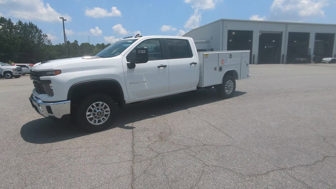 2025 Chevrolet Silverado 2500HD photo 3