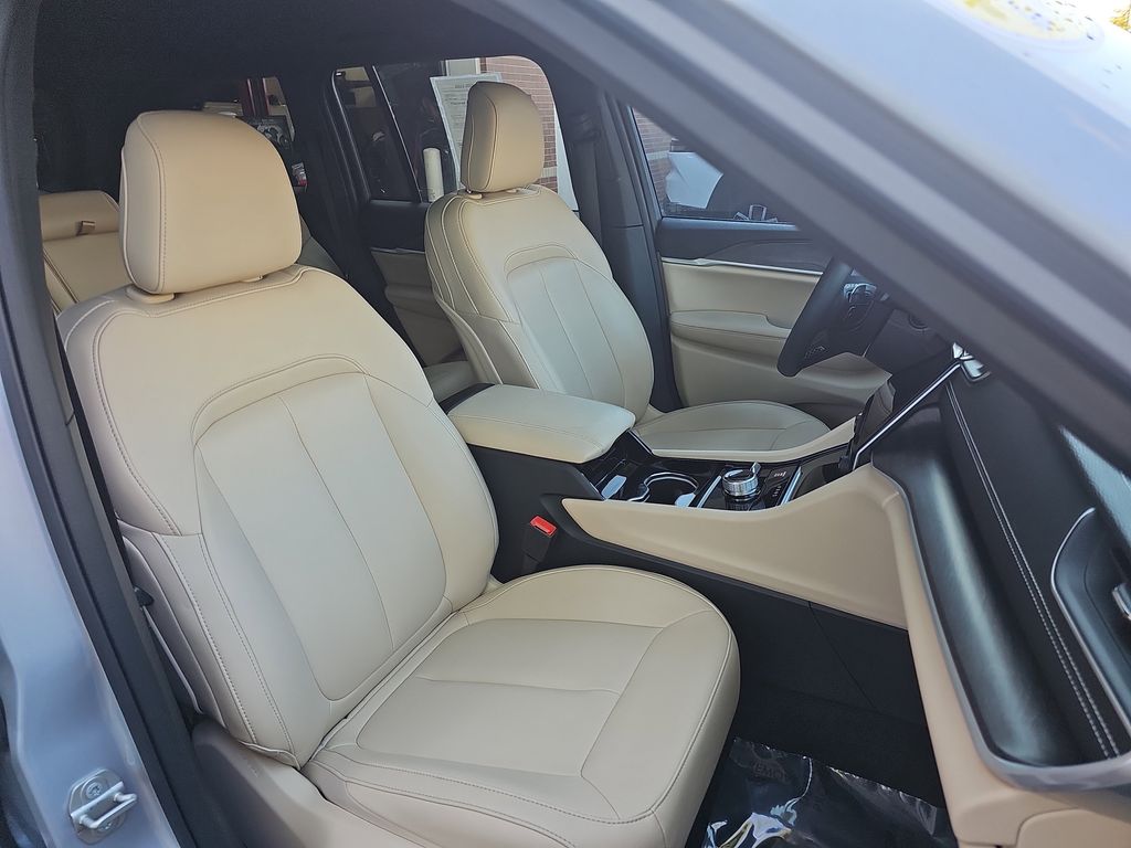 2023 Jeep Grand Cherokee Limited photo 6