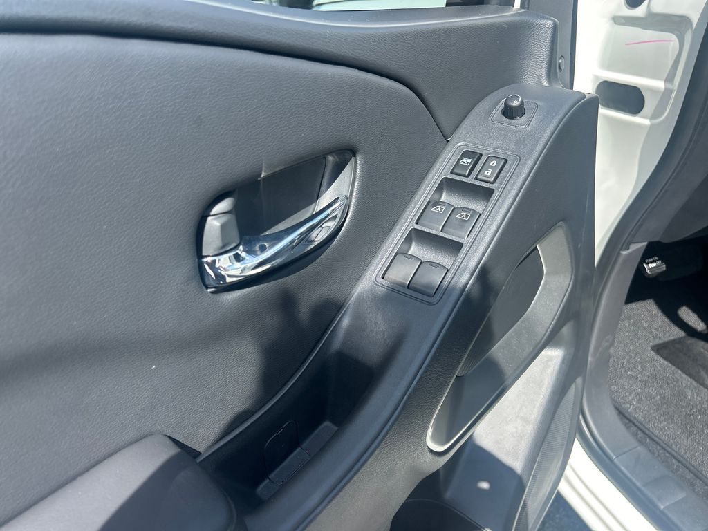 2026 Nissan Frontier SV photo 10