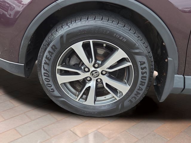2017 Toyota RAV4 XLE photo 21