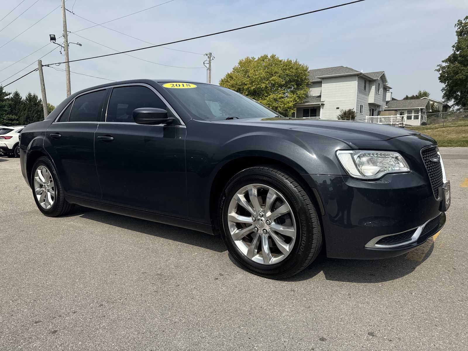 2018 Chrysler 300 Touring photo 3
