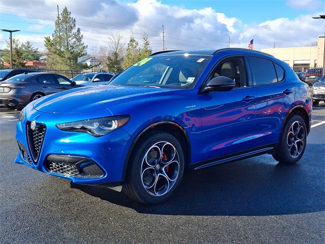 2024 Alfa Romeo Stelvio Ti photo 2
